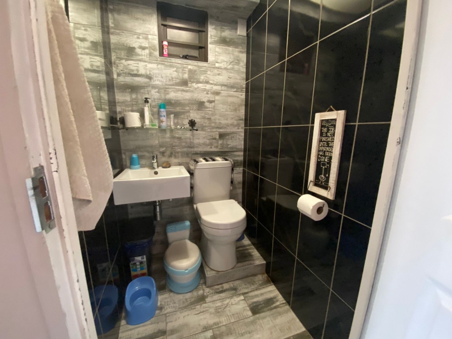 To Let 2 Bedroom Property for Rent in Table View Western Cape